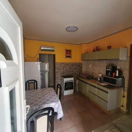 Szivarvany Apartman *